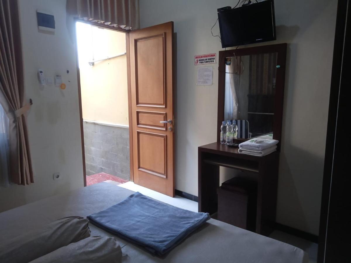 Riki Guesthouse Syari'Ah Jepara Exterior photo